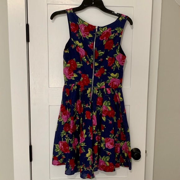 Betsey Johnson Floral Sleeveless Dress Size 4 - Picture 2 of 7